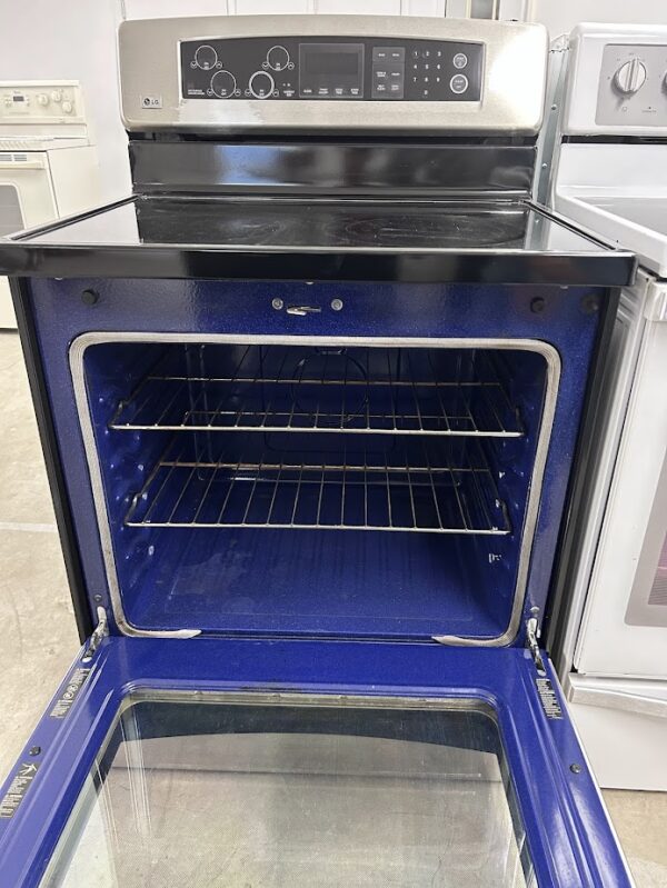 Used LG Stove - Image 2